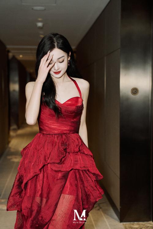 200块钱的裙子3位女星抢着穿，竟有1条是假的？