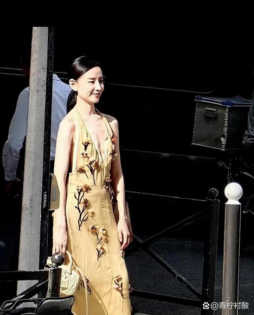 200块钱的裙子3位女星抢着穿，竟有1条是假的？