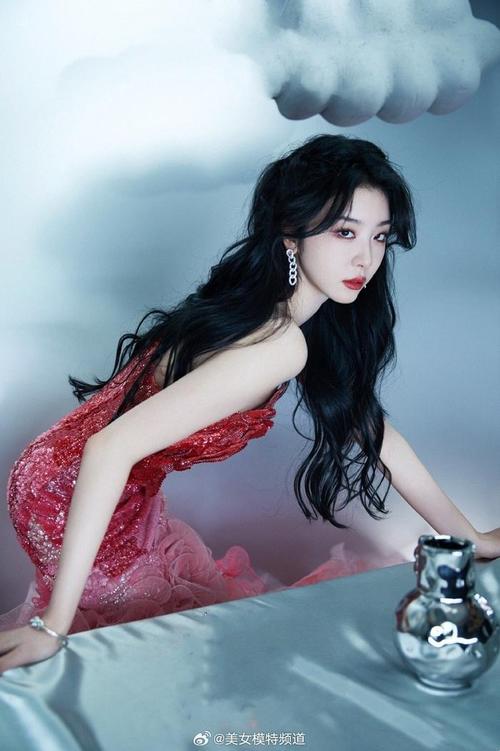 时髦人赵小棠,一个将爆顶染推向热搜的女子