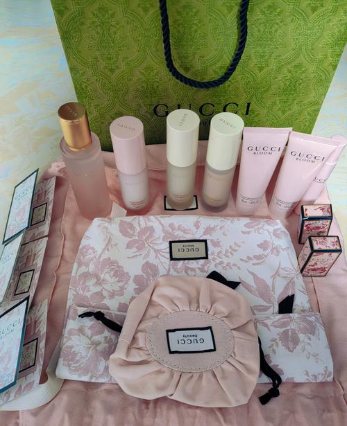 当彩妆届的经典款换上绚烂新装,究竟会碰撞出怎样的火花?