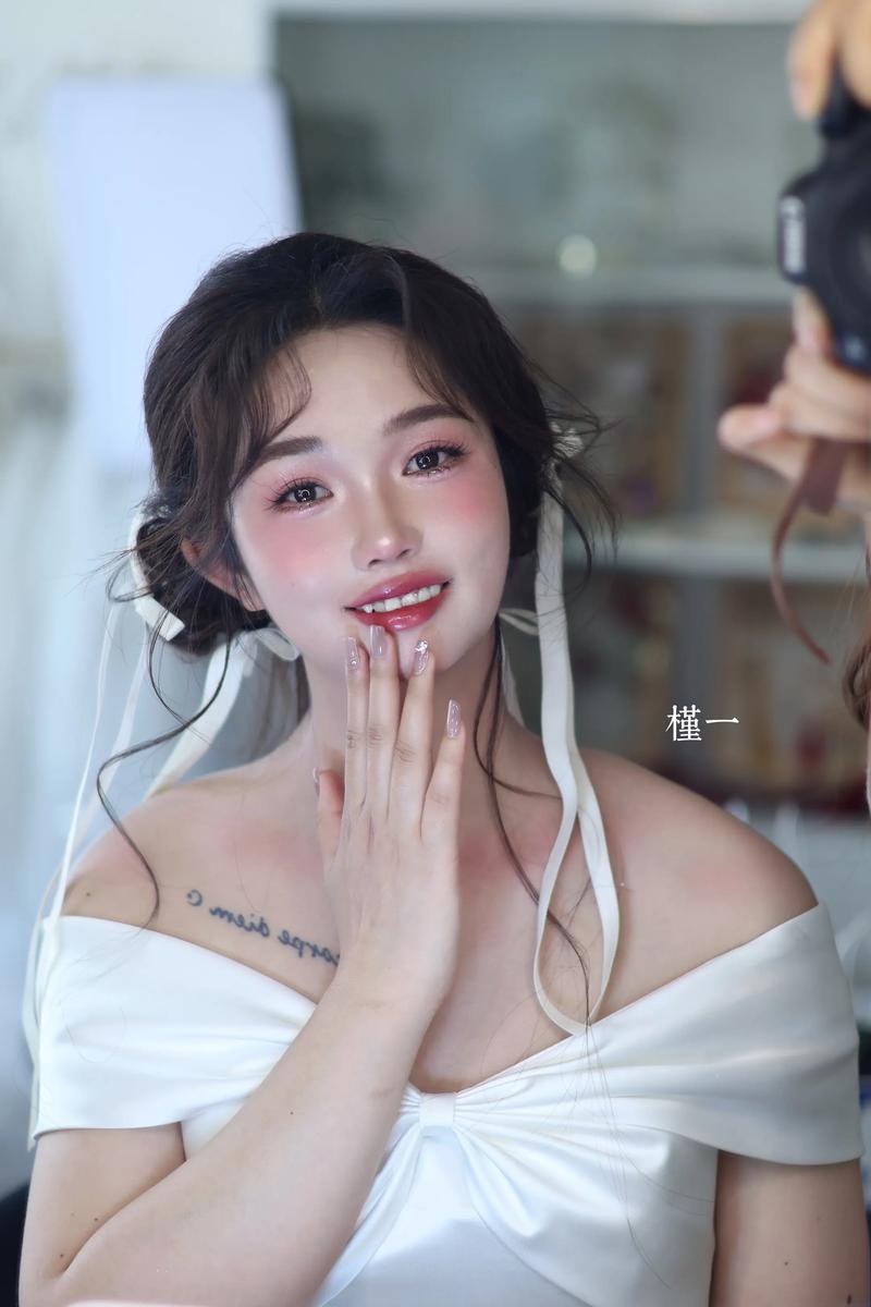 这波“糖系”妆容的甜蜜暴击我收下了!但秘诀是什么 ?