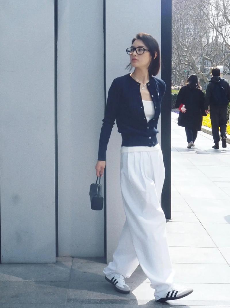 穿搭的松弛感,其实也是“装”出来的