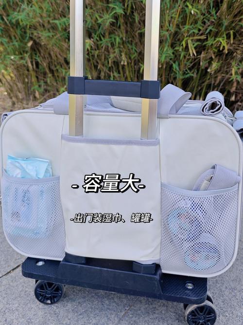 拉杆箱上的包,行李拉杆箱不需包裹包装带因为已通过压力测试