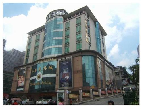 东莞批发包包的市场什么名字,广州最大箱包市场桂花岗座落成