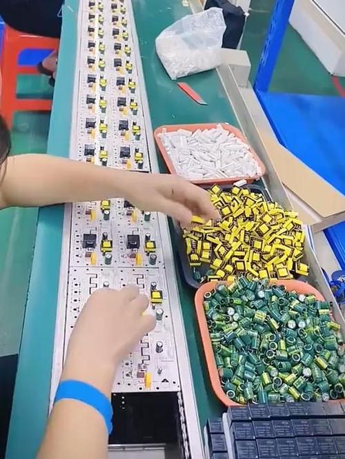 电子厂流水线,昆山顺顺电子工厂is流水线生产配件