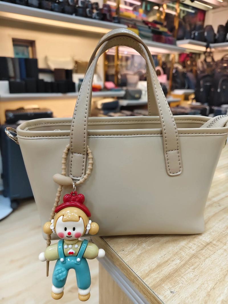 佛山包包,去广州太麻烦吗?可以去佛山网上箱包批发市场