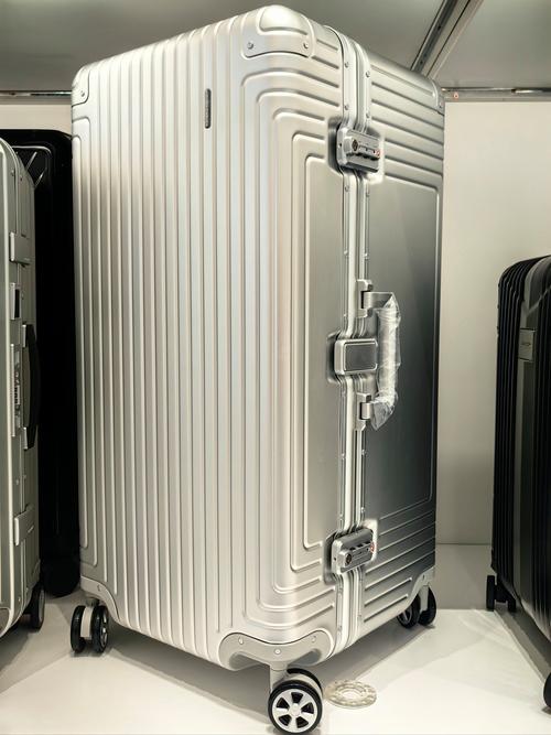 拉杆箱什么材料好,比较新的拉杆箱材料看起来更具传承性