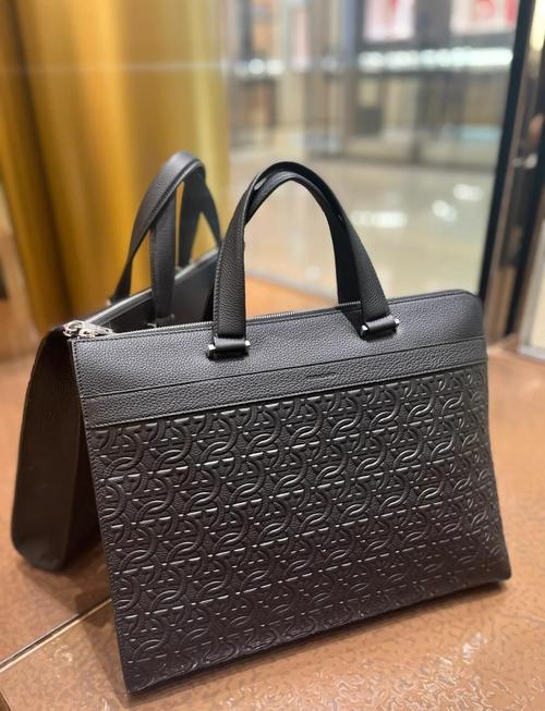 男士公文包奢侈品那里买,男士公文包怎么选？登喜路最适合你