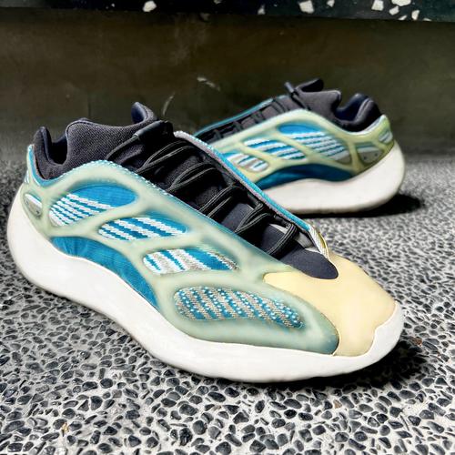 FOSSOFFICIAL YEEZY 新配色 定义夏街头型格穿搭法则