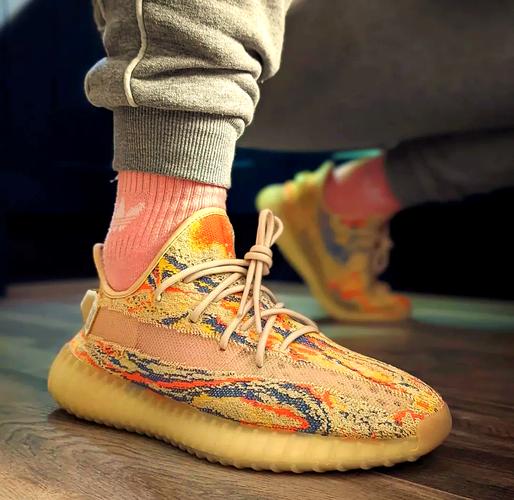 FOSSOFFICIAL YEEZY 新配色 定义夏街头型格穿搭法则