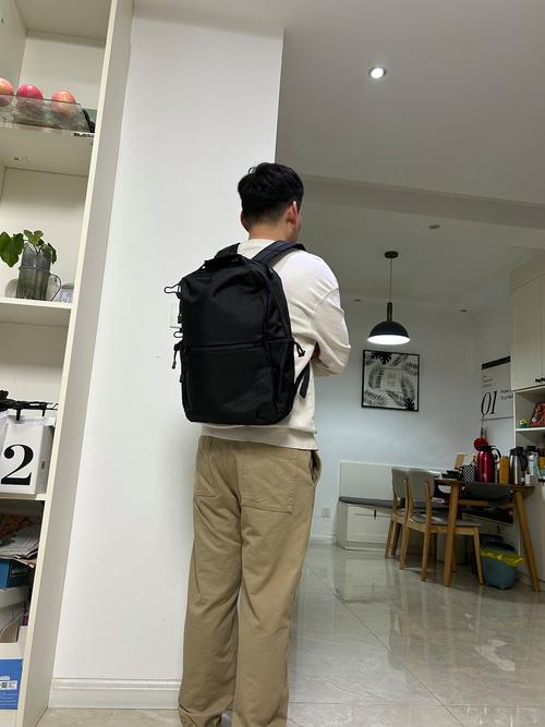 什么双肩包背电脑舒服,新双肩包特色反光功能深受大众喜爱