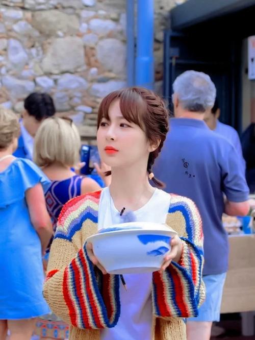 @杨紫,你参加的不是《中餐厅》,而是“锁骨发”造型比赛吧?