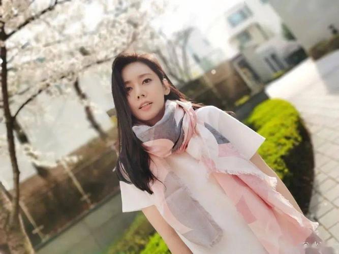 晨间护肤总是不知道怎么做？快跟着秋瓷炫姐姐一起安排上！