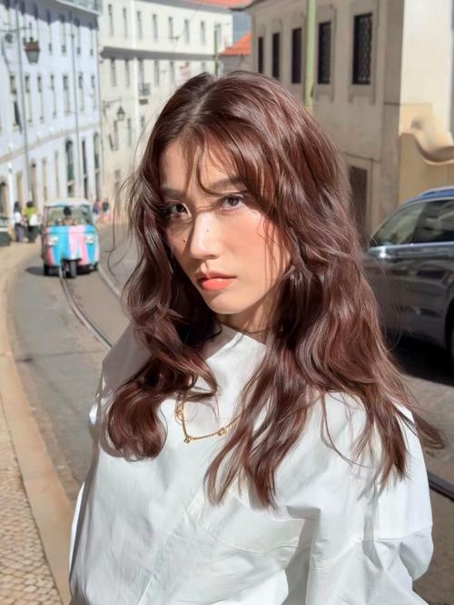 改变造型从头开始，换个新复古发色试试看呢？