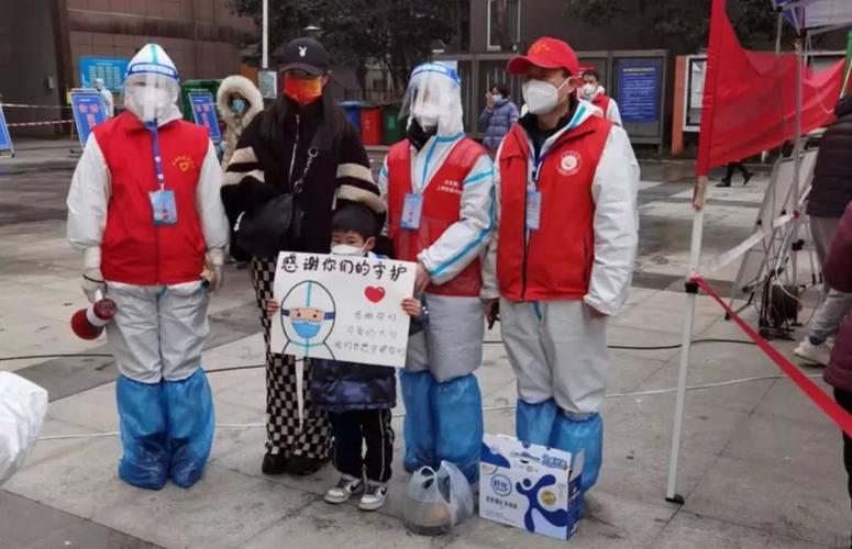 73岁的她依然奔赴武汉,逆行路上还有无数个她们