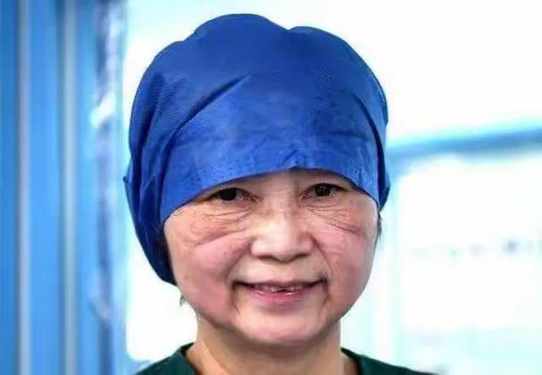 73岁的她依然奔赴武汉,逆行路上还有无数个她们