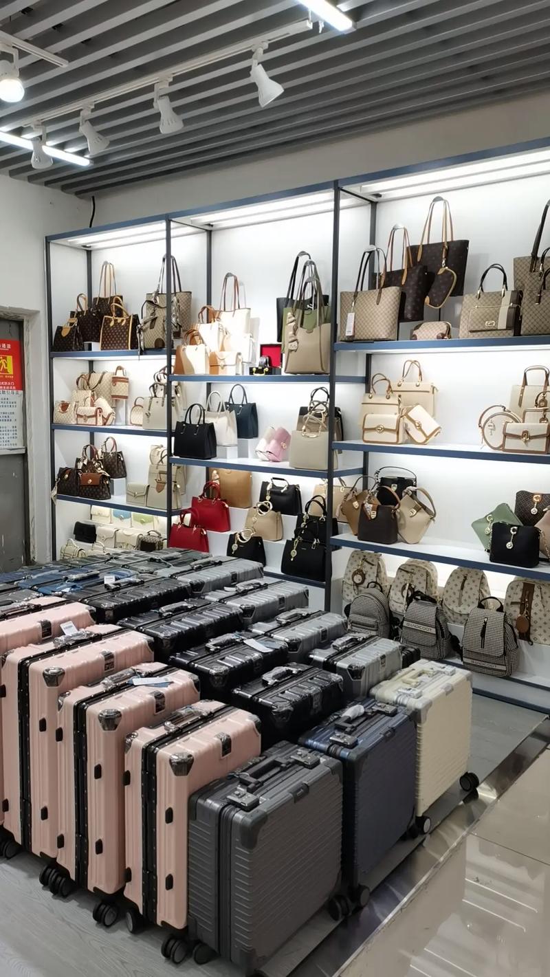 中国箱包名城,中国南阳市女装名城展示中心经营男装女鞋