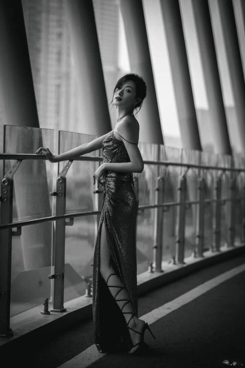 万茜的天鹅颈,不用减肥先让人视觉瘦10斤?