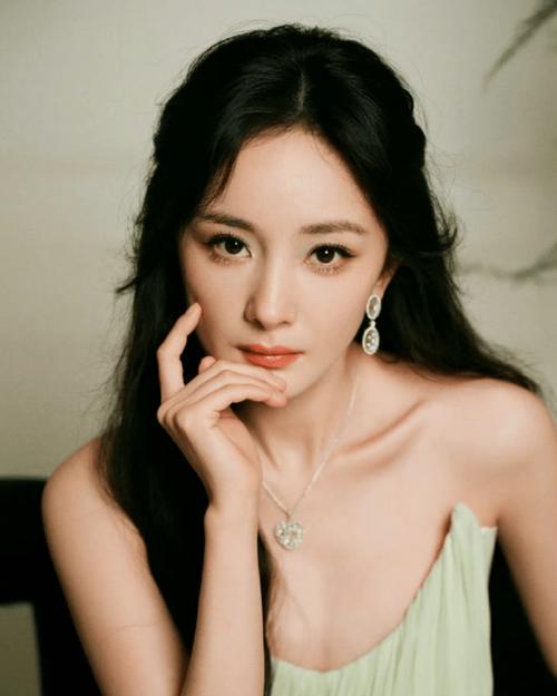 杨幂:重拾初心,于浓烈中