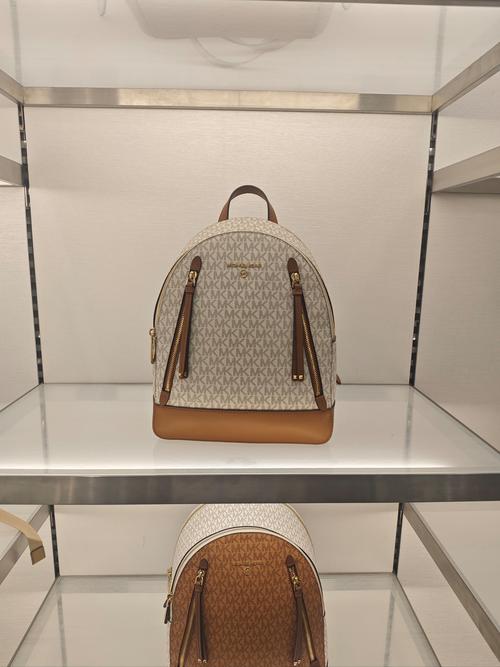 什么牌子女背包质量好,我个人推荐mk包包和名牌女式钱包