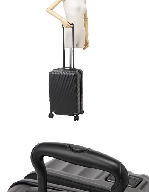 箱包品牌加盟店有哪些,tumi手提箱入选小ck的好处: