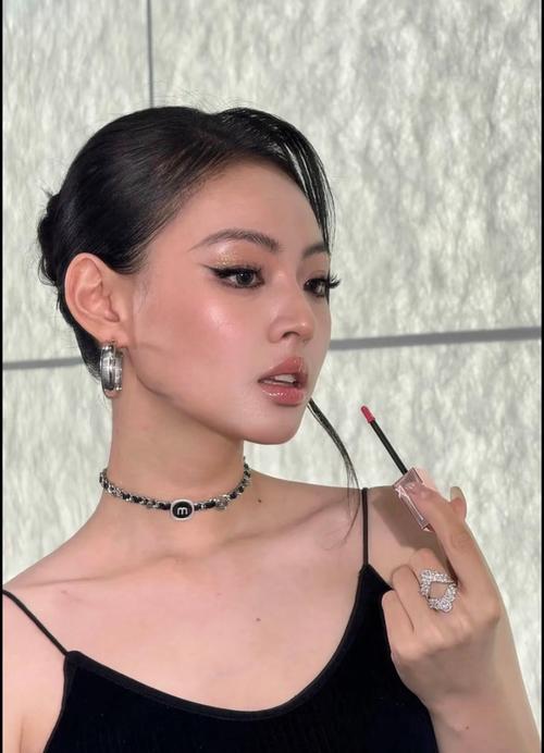 为什么女霸总的妆,看起来那么简单却又那么有钱?