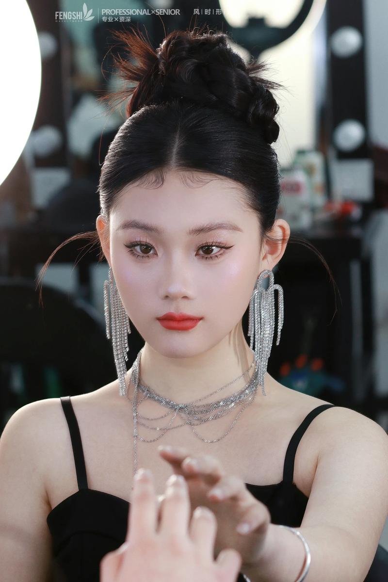 为什么女霸总的妆,看起来那么简单却又那么有钱?