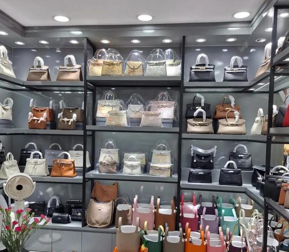 最便宜的包包批发市场,广州汇福达商行专业从事包包生产和批发