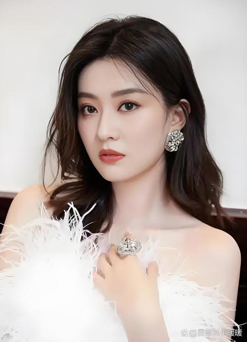 秋风起，乔欣的钻石流苏包复活了！【当红新手袋】