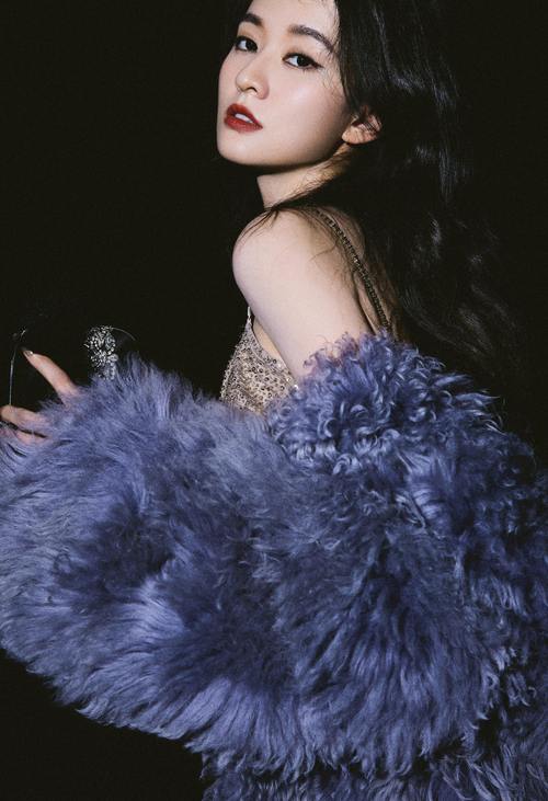 持续冲顶热搜,乔欣这妆化的到底是有多神奇?