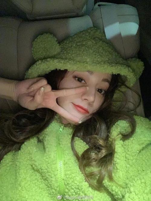 别只顾着蹲一个热巴同款底妆,做好这步才是妆容服帖不搓泥的关键!