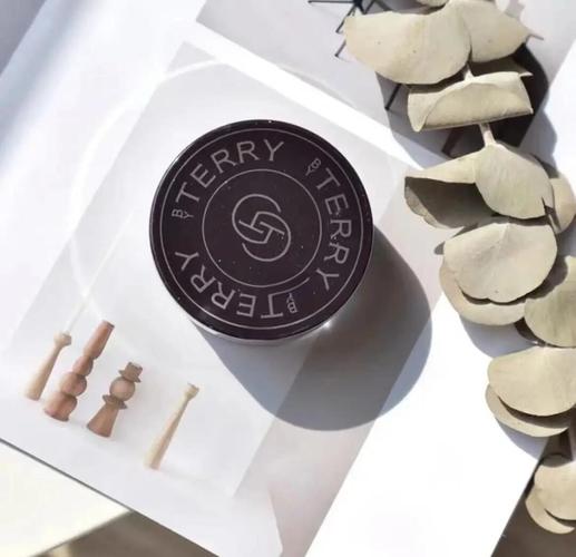 BY TERRY泰芮携手全新品牌大使毕雯 一场法式优雅与新生代雅绅的完美邂逅