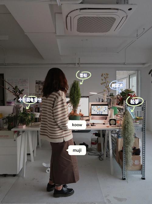 在工位上也能走的户外时髦风,玩的就是这个氛围