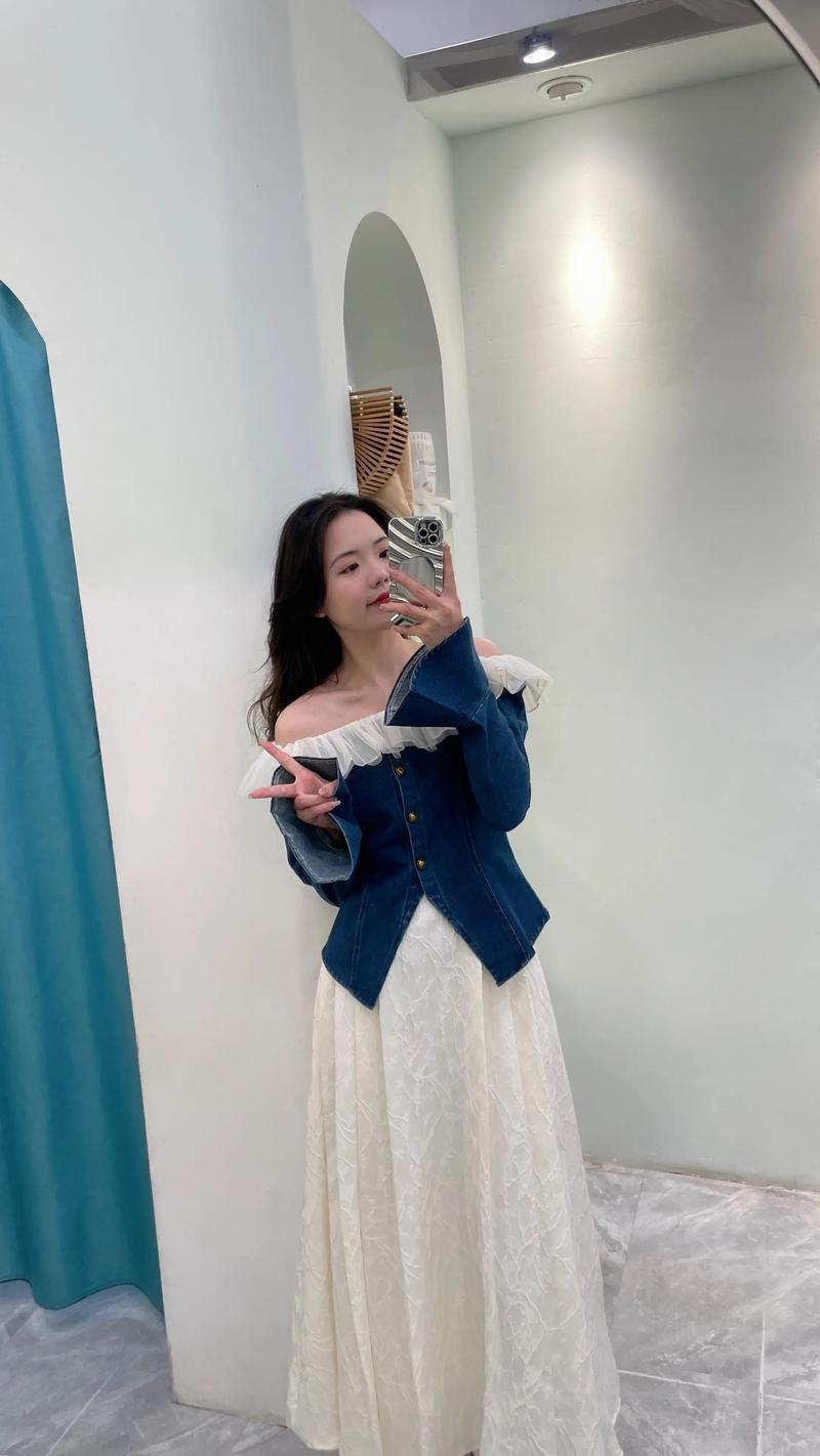 治愈不开心?用“高能量”穿搭硬控小长假!