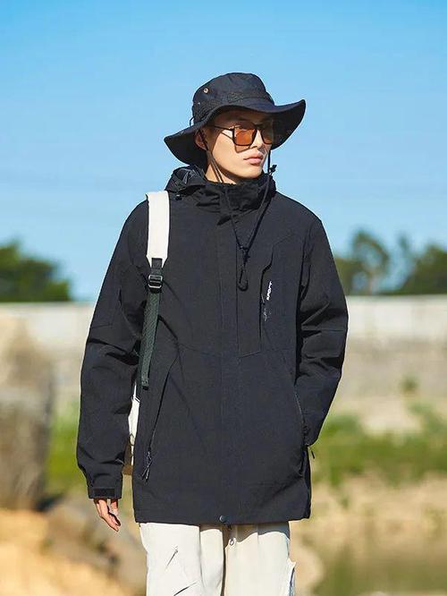 冲锋衣怎么就成了时尚圈的“新晋顶流”