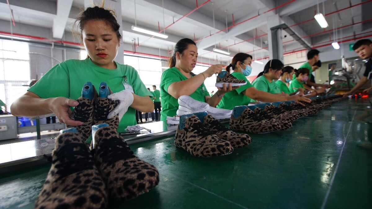 白沟箱包厂图片