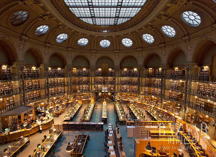 adaymag-100-year-old-theatre-converted-into-stunning-bookstore-01