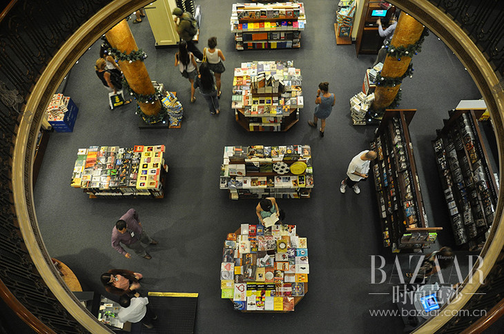 adaymag-100-year-old-theatre-converted-into-stunning-bookstore-07