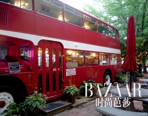 adaymag-get-on-the-bus-let-s-shop-04